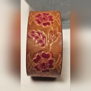 [TTK] Vintage Leather Cuff ☆ Red Flower Etchings [1 Button Clasp]